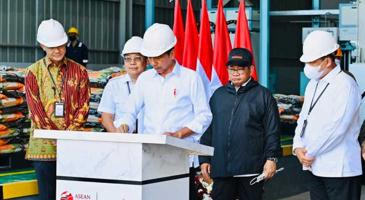 20230311-joko-widodo-jokowi-penandaatanganan-peresmian-sentra-penggilingan-padi-sragen-prod11mar2023wib