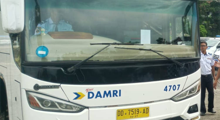 20240228-bus-damri-trayek-bandara-makassar-pelabuhan-asdp-bira-prod27feb2024