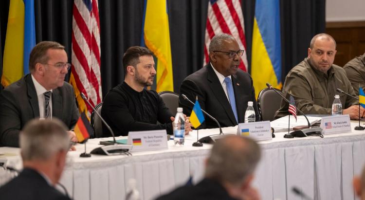 20250110-volodymyr-zelenskyy-lloyd-j-austin-iii-di-ramstein-jerman-prod9jan2025lt